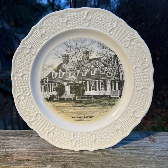 S P Skinner Raleigh Tavern Williamsburg Virginia 10” Decorative Plate - Picture 2 of 14